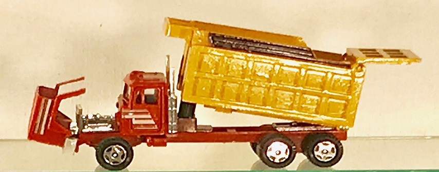 ERTL 1410 IH PAYSTAR HEAVY HAULER DUMP TRUCK WITH YELLOW DUMP BED
