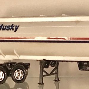 ERTL 1326 MACK TRUCK WITH HUSKY TANKER