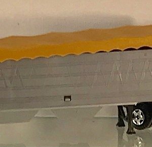 ERTL 1423 TRANSTAR II MACK TRUCK WITH GRAIN TRAILER