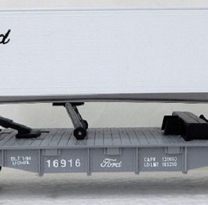 LIONEL 16916 FORD FLATCAR WITH FORD TRAILER