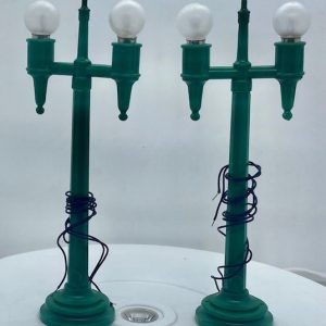 K-LINE K-109  DOUBLE LIGHTED LAMPPOSTS O GAUGE