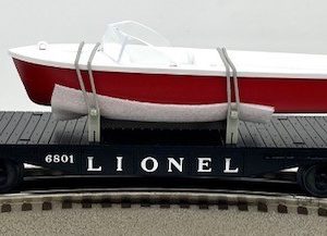 LIONEL 26078 BOY'S ADD-ON LIONEL LINES FLATCAR WITH BOAT