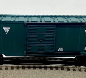 LIONEL 29297 PENNSYLVANIA RAILROAD NO DAMAGE BOXCAR WITH DIE CAST FRAME