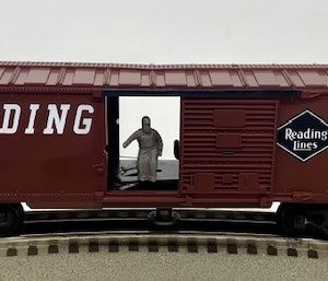 LIONEL 6-9223 READING OPERATING BOXCAR