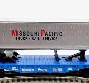 LIONEL 16910 MISSOURI PACIFIC FLATCAR WITH TRAILER