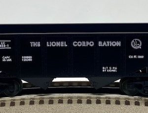 LIONEL 16431 LIONEL CORPORATION WITH 2 BAY HOPPERS