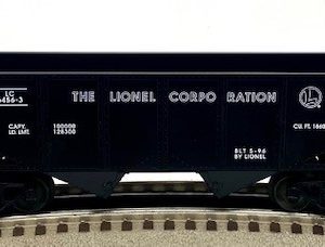 LIONEL 16433 LIONEL CORPORATION WITH 2 BAY HOPPERS