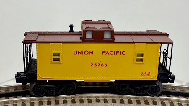 LIONEL 16561 UNION PACIFIC CENTER CUPOLA CABOOSE