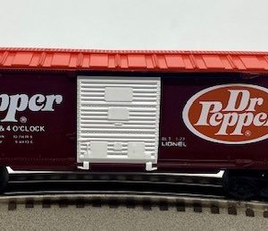 LIONEL 6-7811 DR. PEPPER SODA REEFER