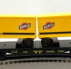 LIONEL 6-9352 CHICAGO AND NORTHWESTERN FLATCAR WITH TRAILERS
