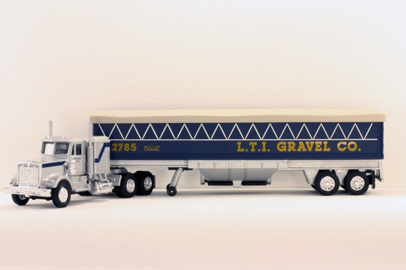 LIONEL 12785 L.T.I. GRAVEL CO. TRACTOR GRAVEL TRUCK