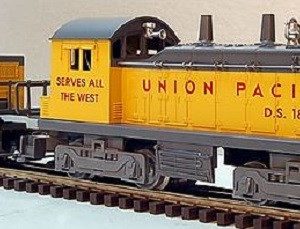 LIONEL 18939 UNION PACIFIC NW-2 SWITCHER DIESEL ENGINE AND CALF UNIT