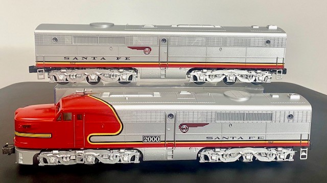 LIONEL 18952 AND 18965 SANTA FE ALCO PA-1 AND PB-1 DIESEL ENGINE SET
