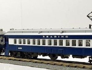 LIONEL 18331 AND 18337 READING 4 UNIT MU COMMUTER CAR SET