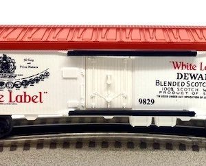 LIONEL 6-9829 DEWARS WHITE LABEL SCOTCH WHISKEY BILLBOARD REEFER