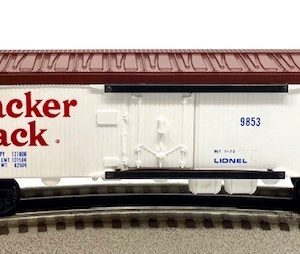 LIONEL 6-9853 CRACKER JACK BILLBOARD REEFER - WHITE