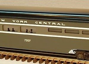 LIONEL 7207 WITH 9594 THRU 9598 NEW YORK CENTRAL ALUMINUM PASSENGER CAR SET