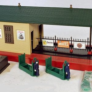 LIONEL 2323 OPERATING FREIGHT STATION ACCESSORY