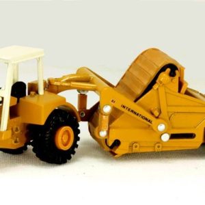 ERTL E-1855 MIGHTY MOVERS IH SCRAPER 412B
